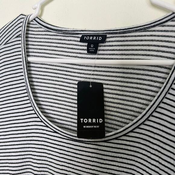 NWT Torrid K Stripe Babydoll Tee with Belled Sleeves in Size OX - Picture 4 of 8